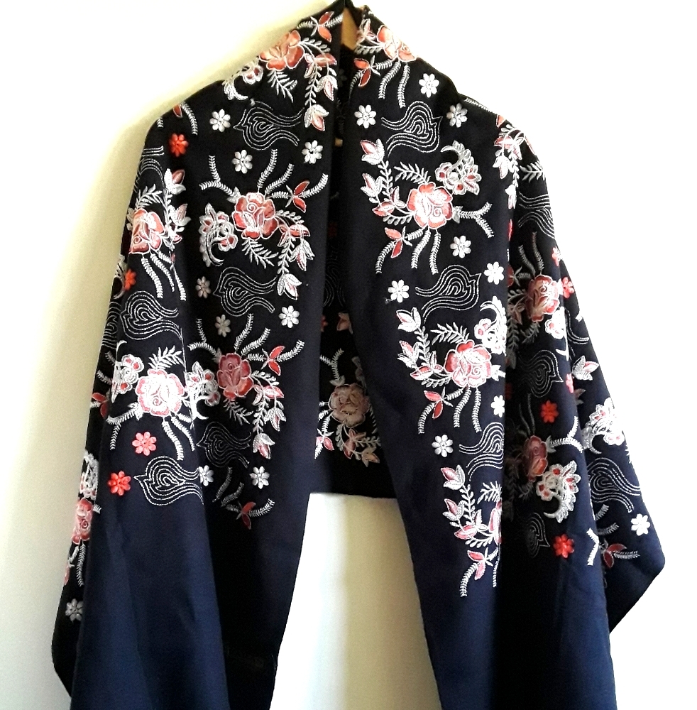 EMBROIDERED BLACK PASHMINA SHAWL